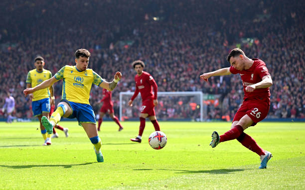 她的比基尼 她的比基尼